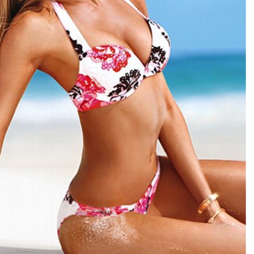 VICTORIA’S SECRET BOMBSHELL BATHING SUIT SPARKLES